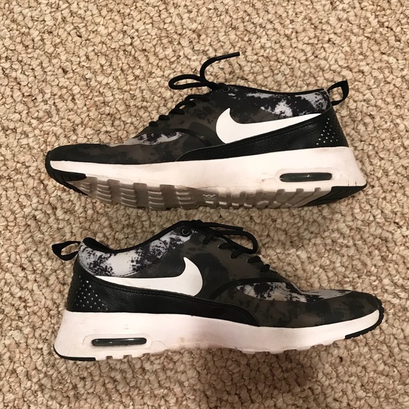 air max thea on feet